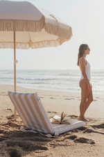 Carregar imagem no visualizador da galeria, Conjunto Cadeira de Praia Bege e Guarda Sol Branco
