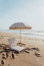 Carregar imagem no visualizador da galeria, Conjunto Cadeira de Praia Bege e Guarda Sol Branco
